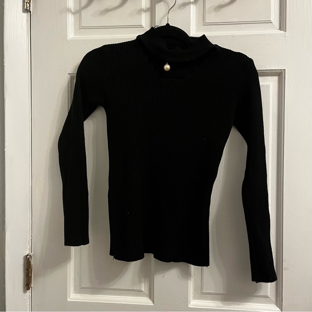black sweater with pearl like choker and cutout
